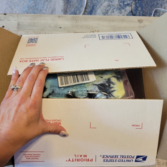 *SOLD*VS PINK MYSTERY BOX - Picture 3 of 3